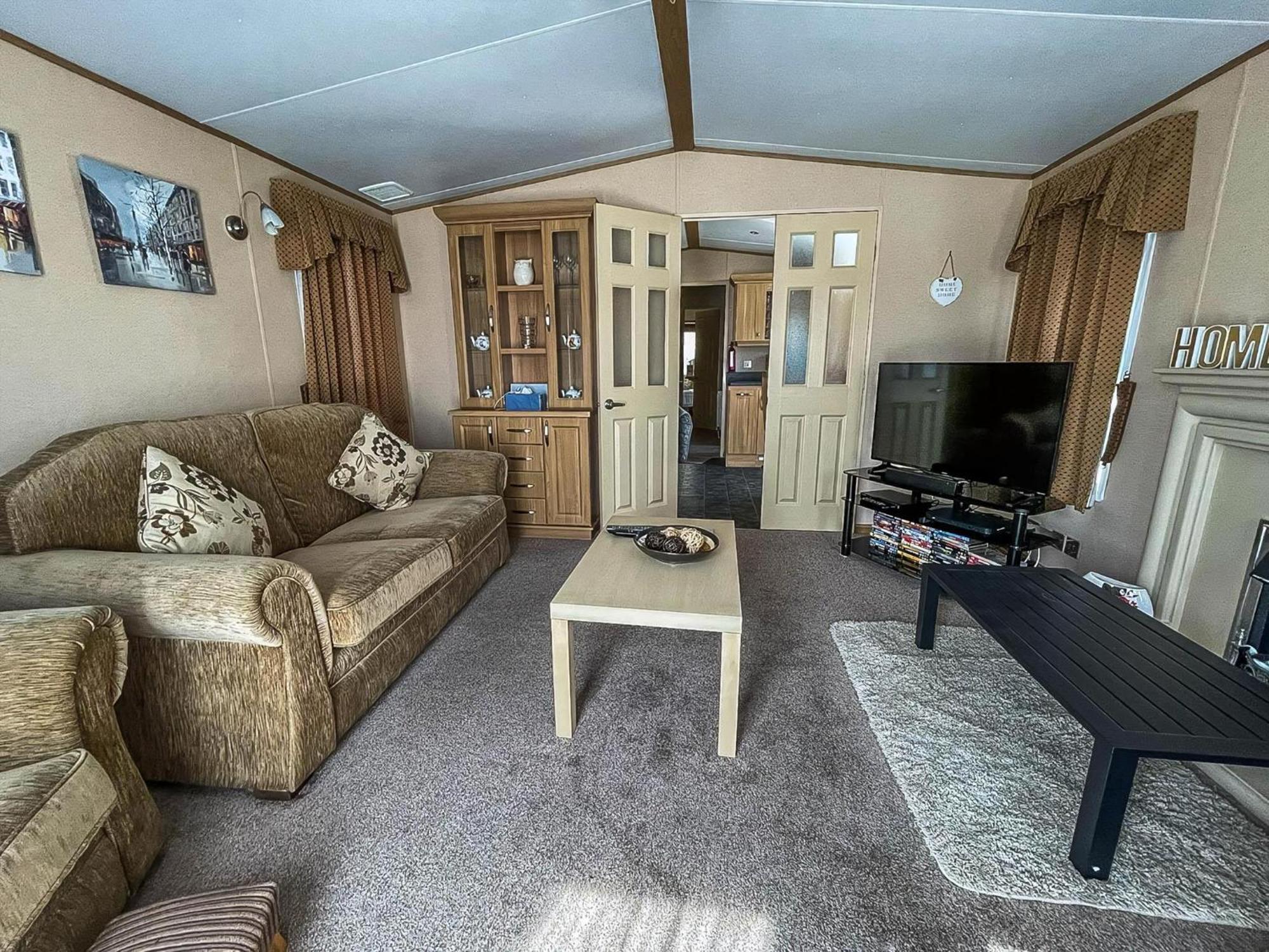 Lovely Caravan With Large Decking At Naze Marine Holiday Park Ref 17306Br Walton-on-the-Naze Esterno foto