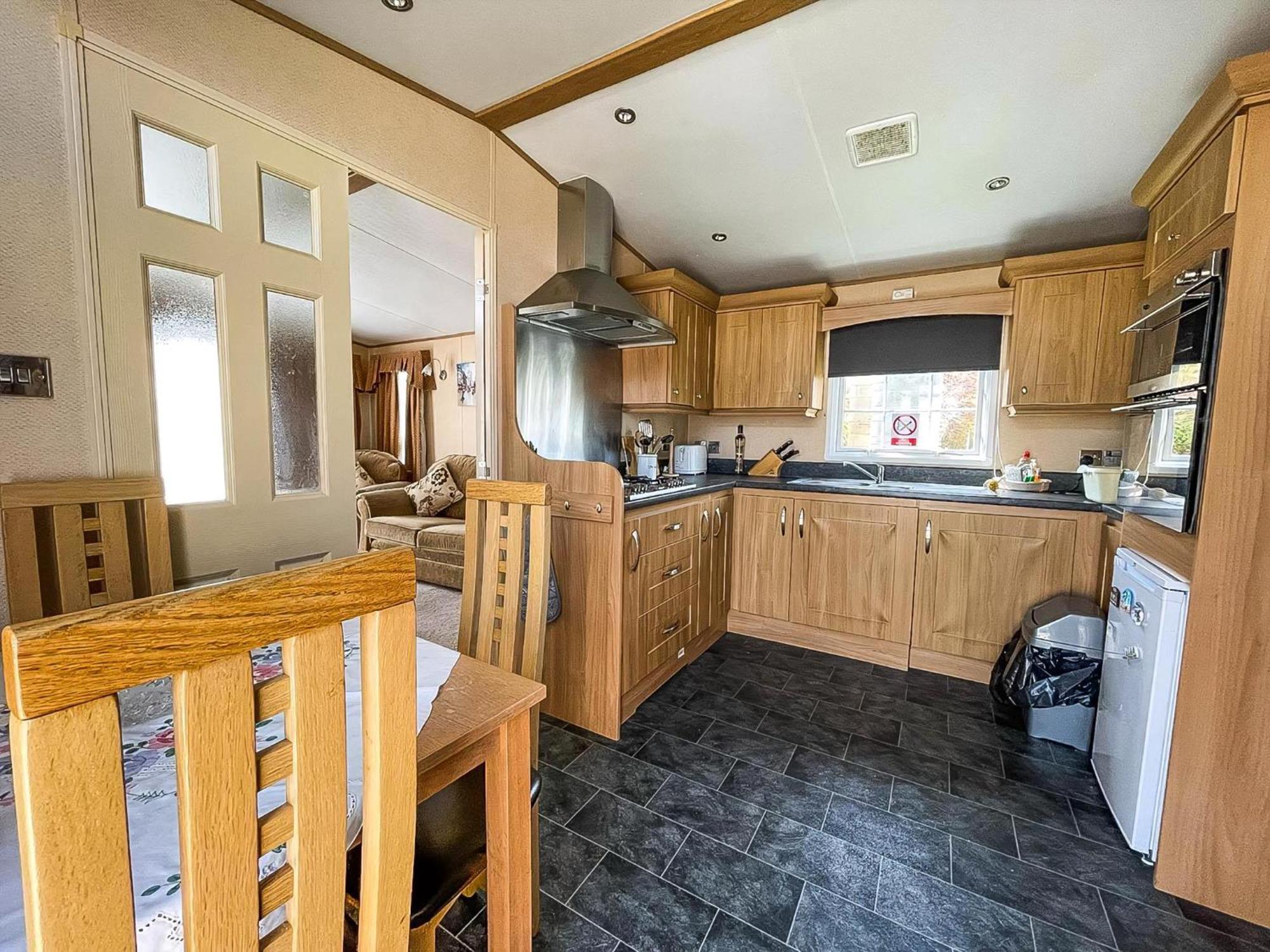 Lovely Caravan With Large Decking At Naze Marine Holiday Park Ref 17306Br Walton-on-the-Naze Esterno foto